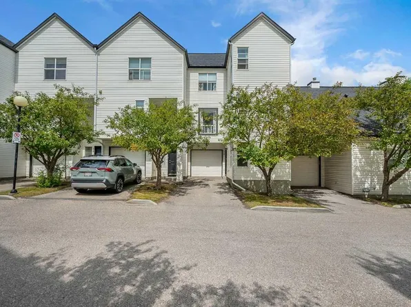 200 SW Hidden Hills Ter NW #13, Calgary, AB T3A 6E3