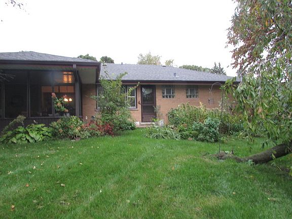 2nd image of 102 Forestview Dr