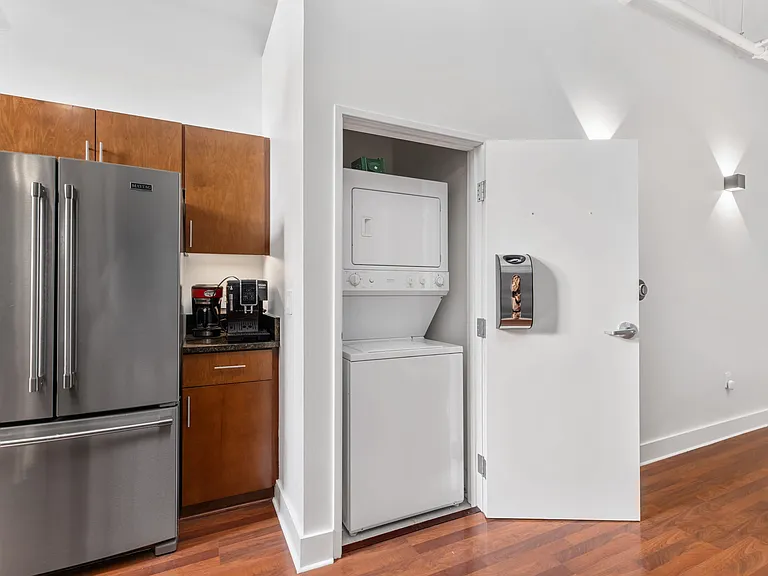 950 6th Ave #437 — Photo 9