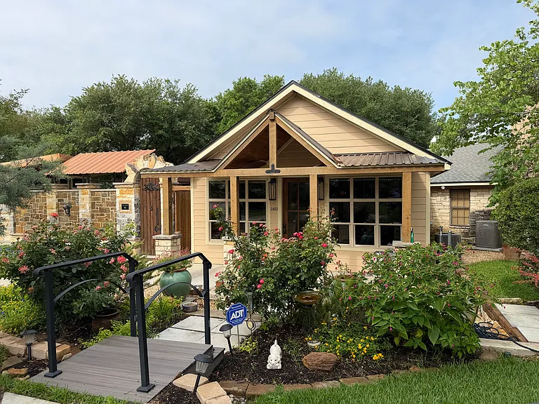 2453 Bottoms East Rd — Photo 2