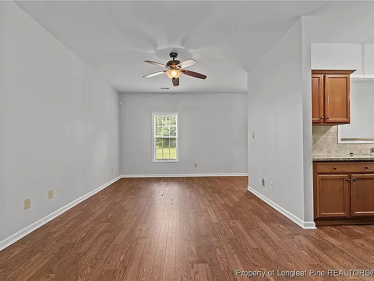 125 Burgess Ln — Photo 4