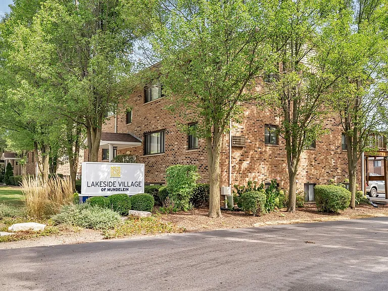 Lakeside Village Apartments — Photo 3