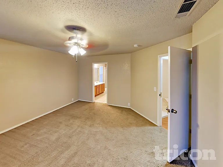 1819 Citadel Dr — Photo 8