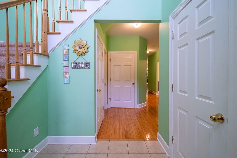 4th image of 46 Rockrose Dr.