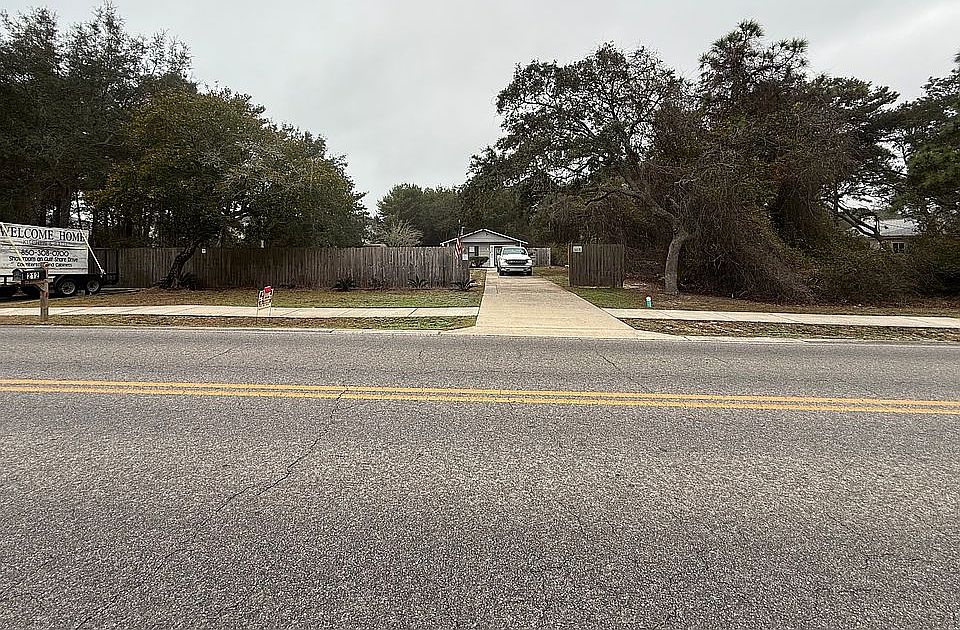 1st image of 212 S Holiday Rd