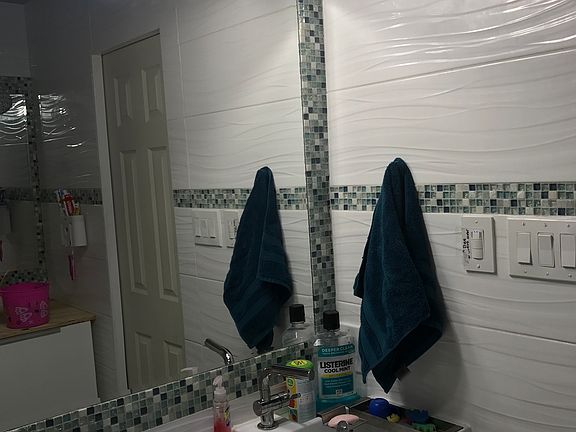 5th image of 2910 Carnaby Ln