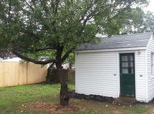 31 Relph St, Warwick, RI 02888