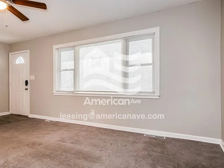 775358_003_wm_-_living_room_13396043.jpg