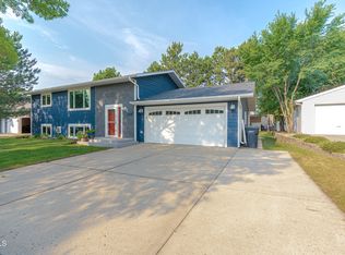4309 41st Ave NW, Mandan, ND 58554