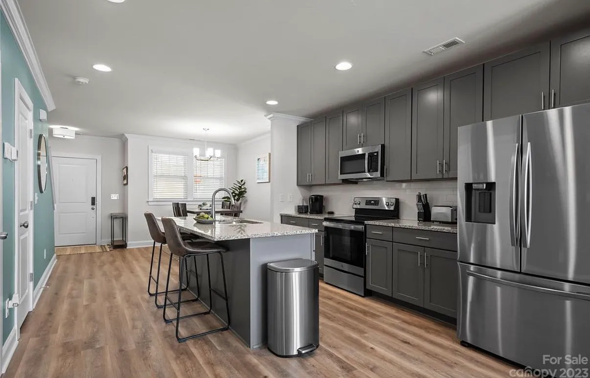 3 bed, 1489 sqft, $2,800 — Photo 1