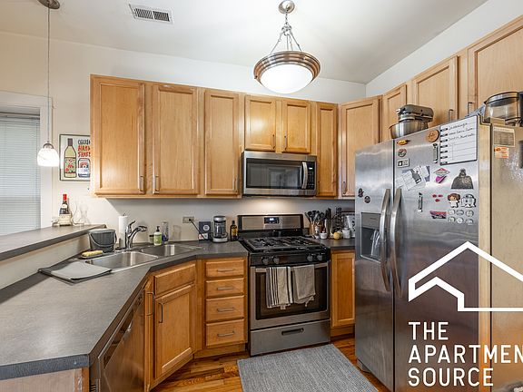 5th image of 1935 N Wood St #4