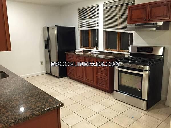 1st image of 159 Longwood Ave #1D