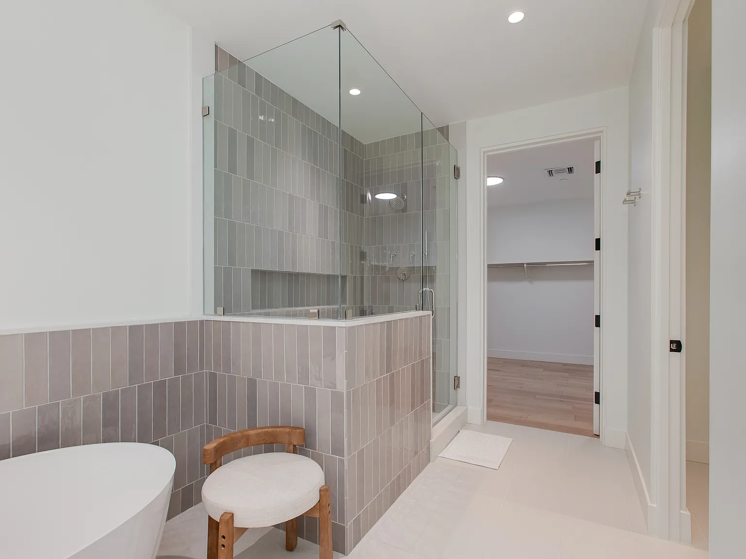 3 bed, 2710 sqft, $15,000 — Photo 4