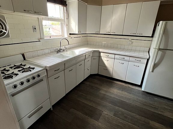 3rd image of 1309 Woodlawn St #1