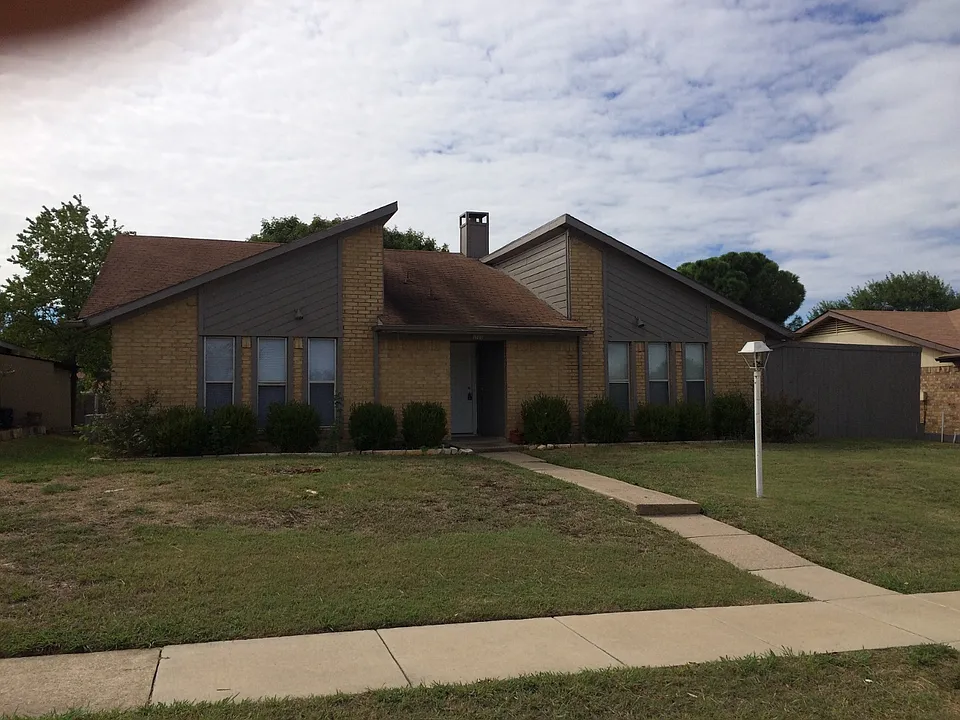 3717 Furneaux Ln