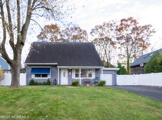 813 Raleigh Dr, Toms River, NJ 08753