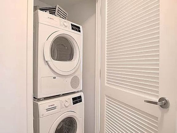 4th image of 222 E 39th St APT 20D
