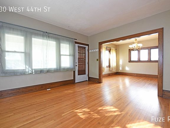 3rd image of 130 W 44th St