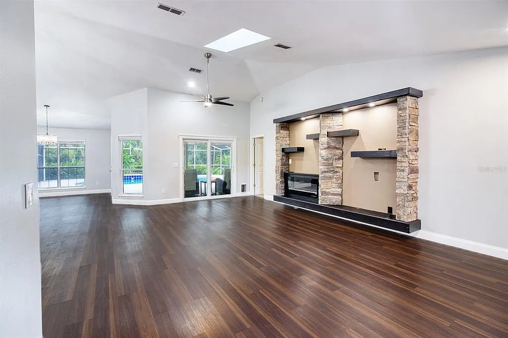 3 bed, 2.0 bath, 1692 sqft, $3,200 — Photo 4