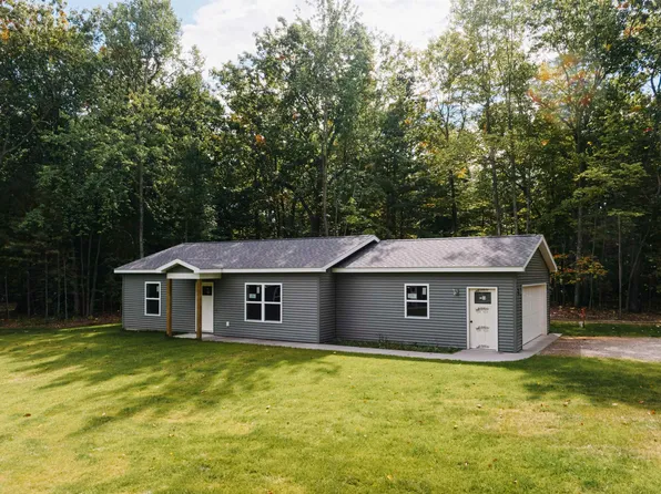 10213 Resort Trl, Interlochen, MI 49643