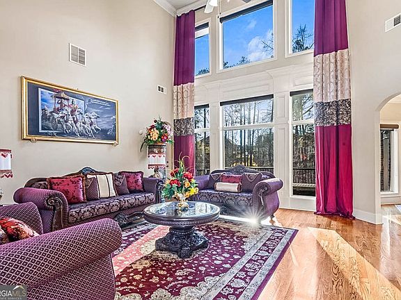 5th image of 376 Masters Club Blvd