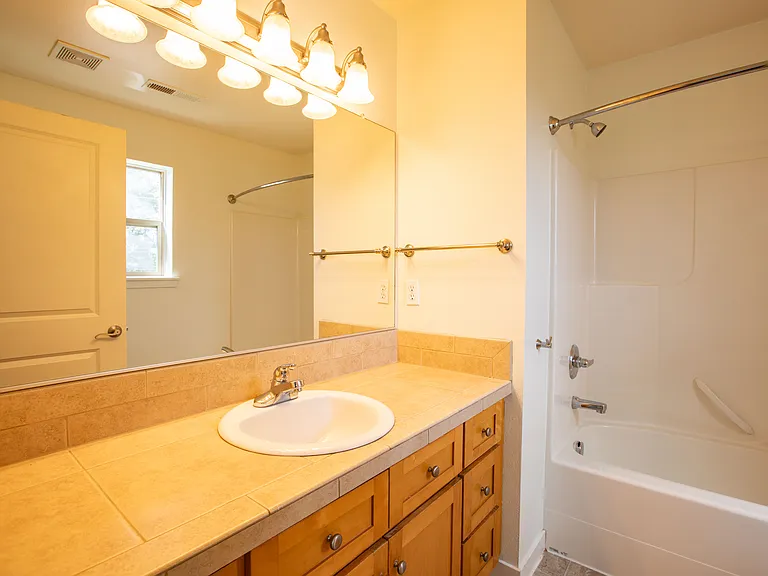 8450 NE Noelle Way — Photo 17