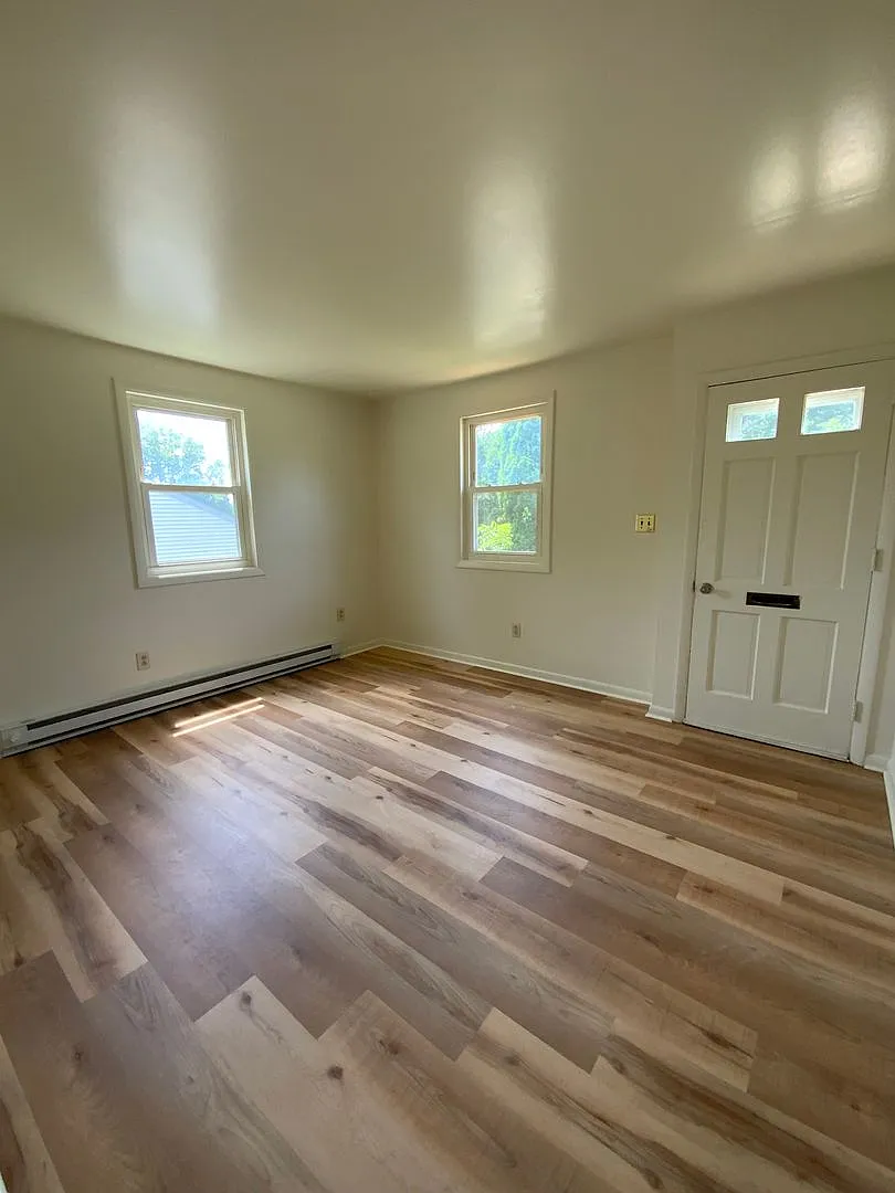 1729-1733 Manor Ridge Drive — Photo 2