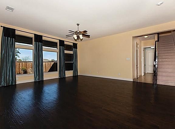 3rd image of 729 Fairfax Ln