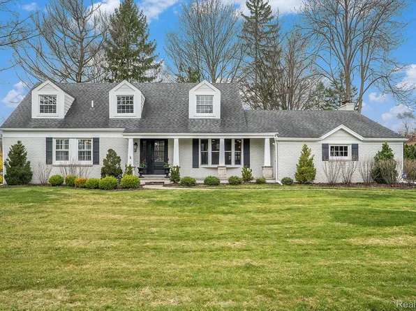 5546 Kingsmill Dr, Bloomfield Hills, MI 48301
