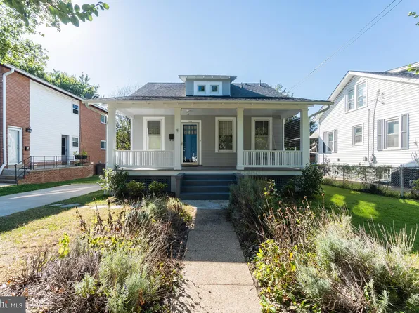 928 19th St S, Arlington, VA 22202