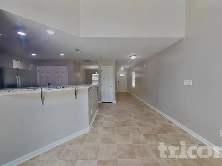 910 Statler Dr — Photo 4