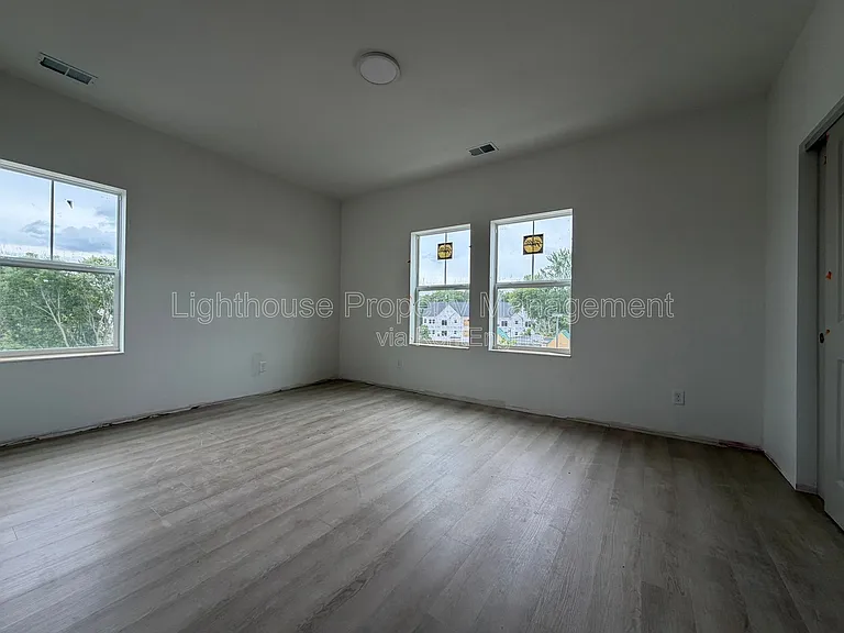 Riverbend Flats Apartments — Photo 128