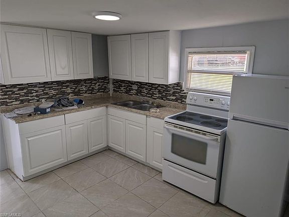 3rd image of 111 Palmetto Ln W