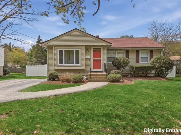 45 Sussex Ln, Worcester, MA 01602