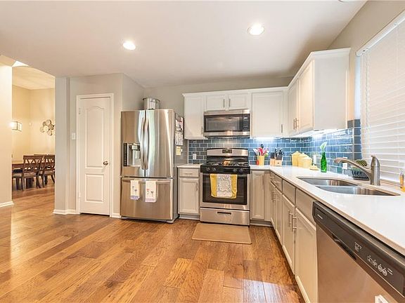 5th image of 11133 Avering Ln
