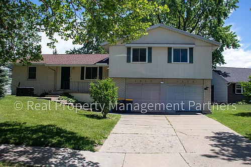 3920 Camelot Dr SE Photo 1
