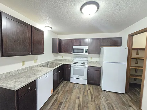 Pebble Creek Apartments Photo 1