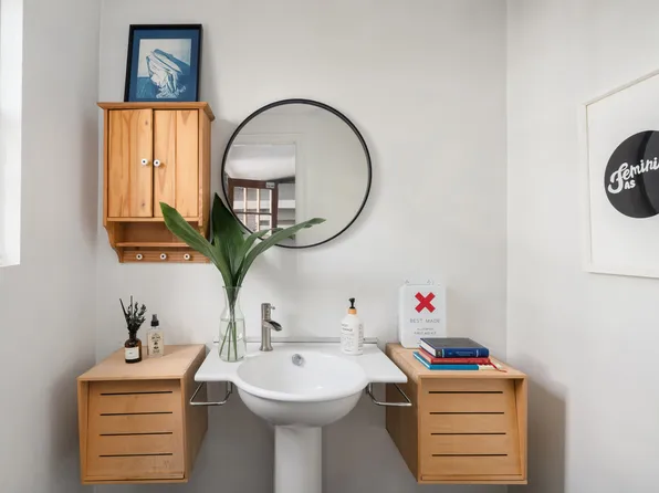 51 Dekoven Court image 11 of 31