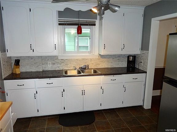 3rd image of 1746 Linden Ave
