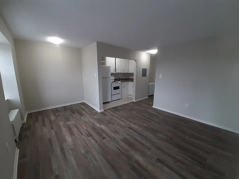 678 King St W #1 — Photo 5