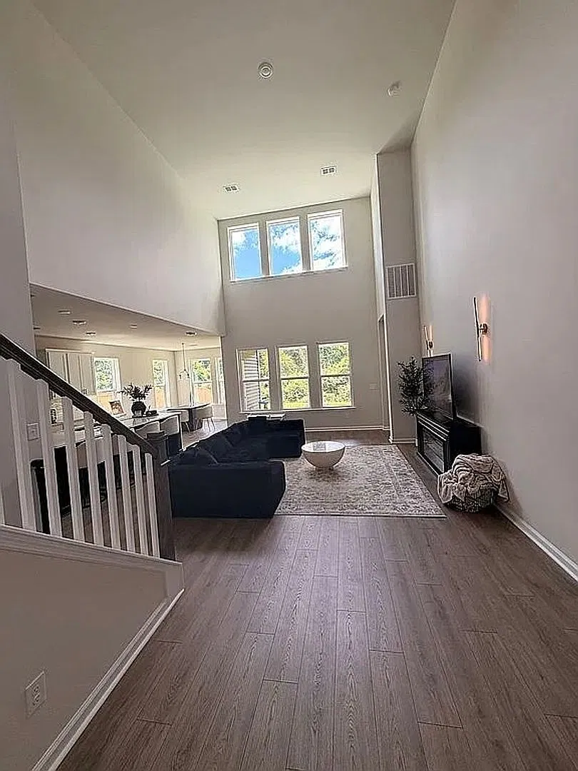 Spacious 4BR House in Goose Creek — Photo 2