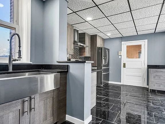 2nd image of 2717 W Peterson Ave #2E