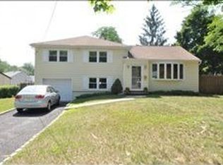 17 Emerson Dr, Livingston, NJ 07039