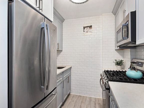 5th image of 201 E 66th St APT 7F