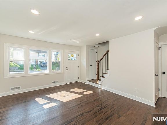 3rd image of 167 Pleasant Avenue