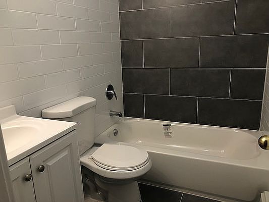 1st image of 7622 Grand Central Pkwy APT 3R