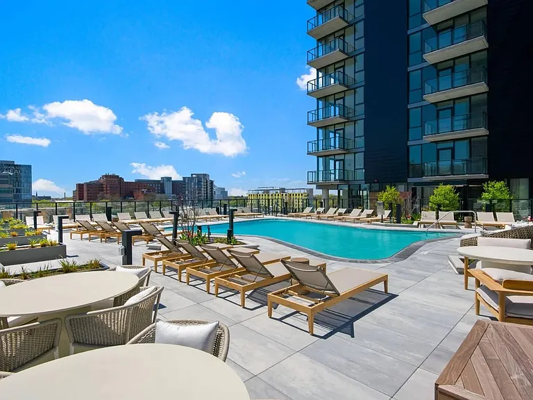 513 S Damen Ave — Photo 53