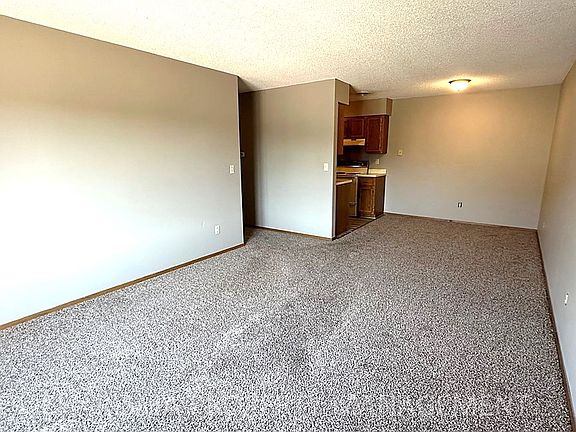 3rd image of 809 W 10th St #7