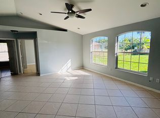 561 12th St NE, Naples, FL 34120