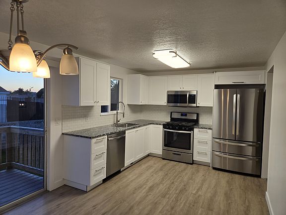 3rd image of 3906 S Boothill Cir